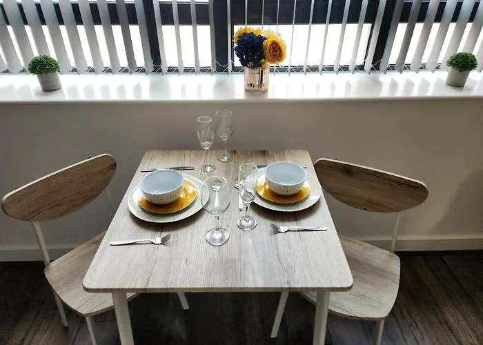 Stylish One Bedroom City Centre Apartment With Free Parking