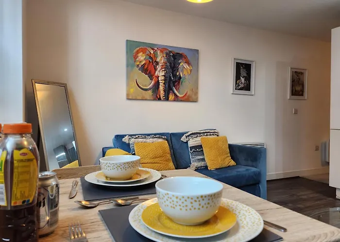 Stylish One Bedroom City Centre Apartment With Free Parking