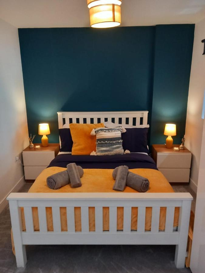 Stylish One Bedroom Centre With Free Parking Apartment *